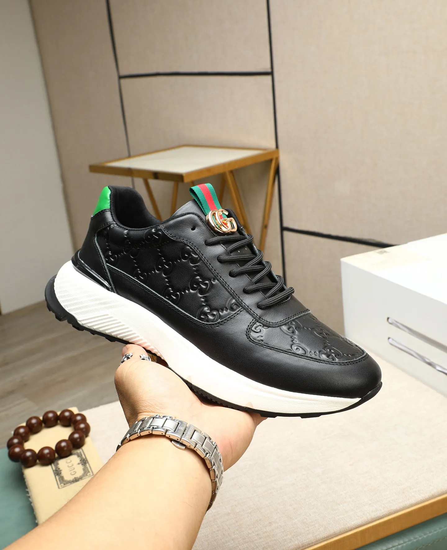 Men's shoes 💰460 GUCCI🔍🔍The latest models are on sale at the same time at the counter. Original calfskin imported from Italy, genuine leather lining, (high-end, extravagant, and classy) with exquisite workmanship. Soles: Original soles specially provided by the original factory. ⚠Exclusive double-layer movable molded soles are super comfortable⚠. Photos of the real thing🎬The real thing is even better🔍🔍"High quality·Follow the order" Code number 38-44